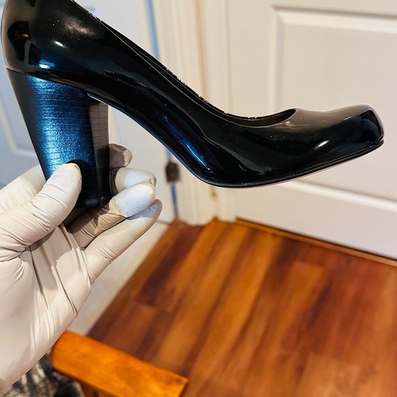 Vince Camito Elegant Black Patent Leather Heels. - Picture 13 of 13